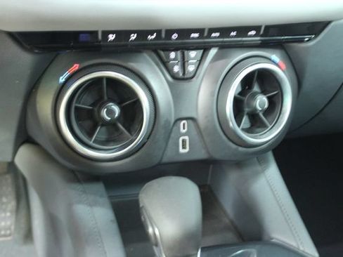 Used 2021 Chevrolet Blazer LT FWD image 19