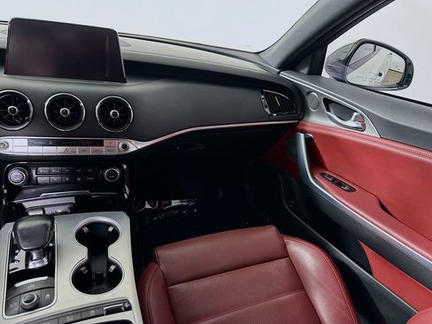 Used 2019 Kia Stinger GT2 image 19