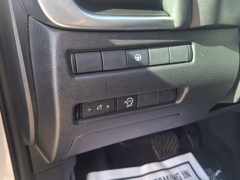 Used 2023 Nissan Rogue SV FWD image 10