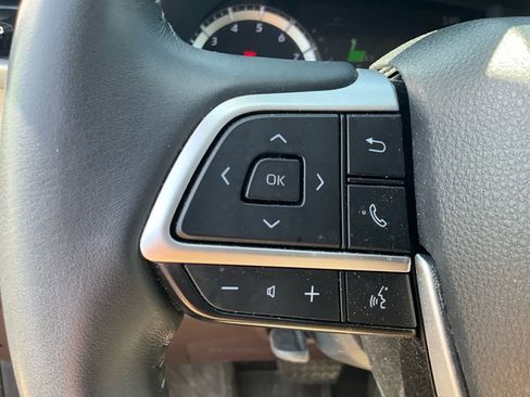 Used 2022 Toyota Highlander XLE image 22