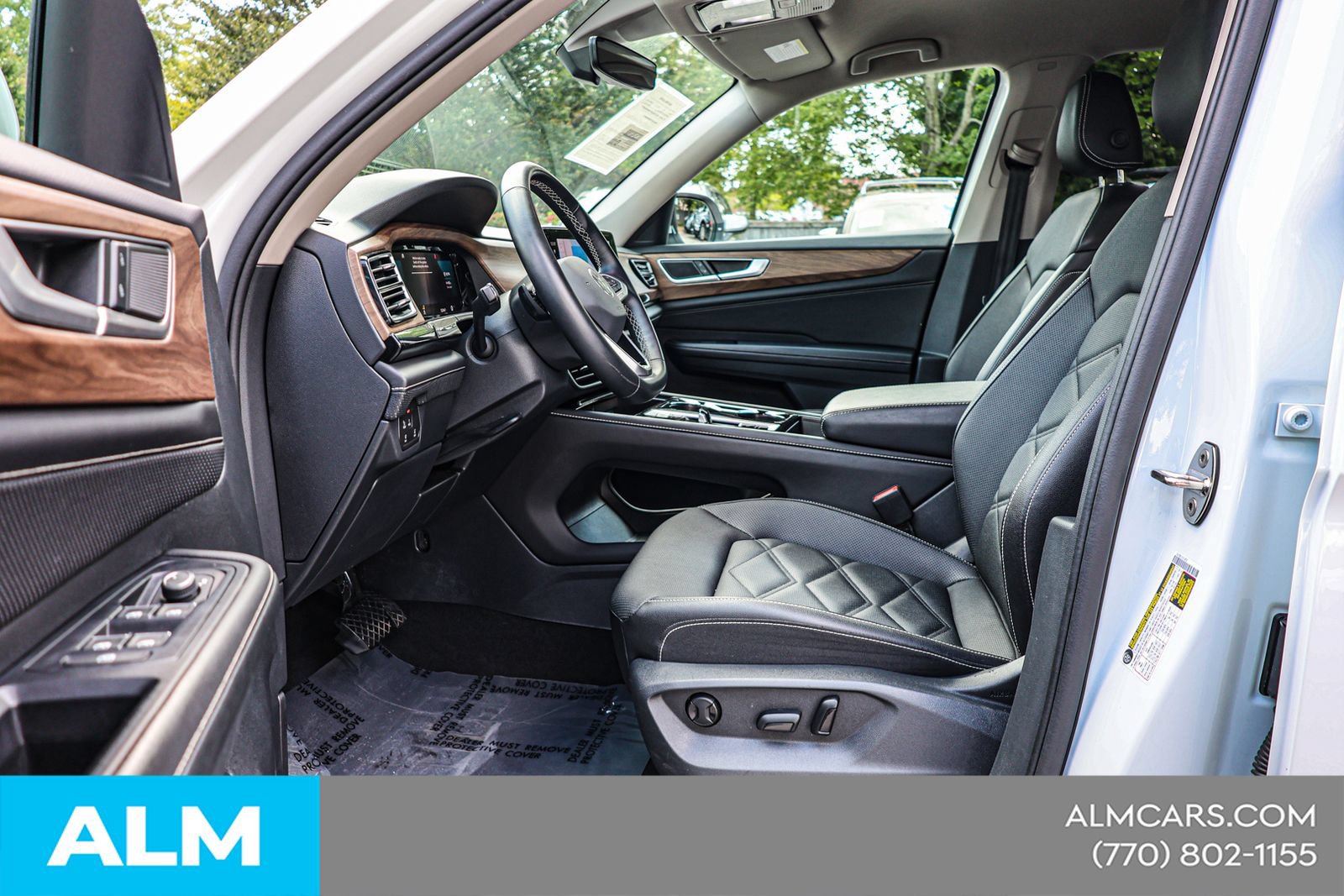 Used 2025 Volkswagen Atlas SE FWD image 17