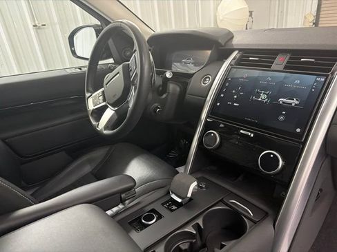 Used 2024 Land Rover Discovery S AWD/4WD image 23