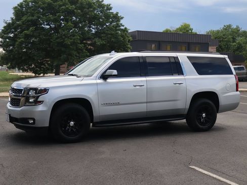 Used 2018 Chevrolet Suburban LT AWD/4WD image 10
