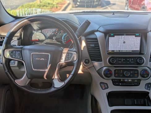 Used 2020 GMC Yukon Denali w/ Denali Premium Package image 18
