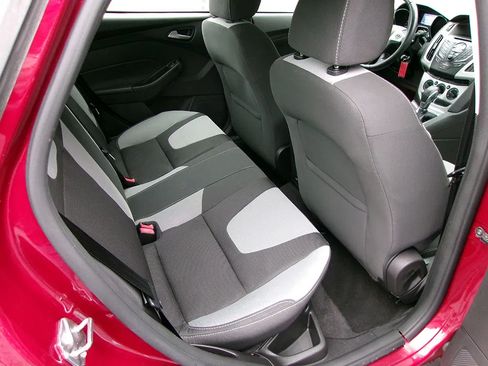 Used 2014 Ford Focus SE w/ SE Sport Package FWD image 10