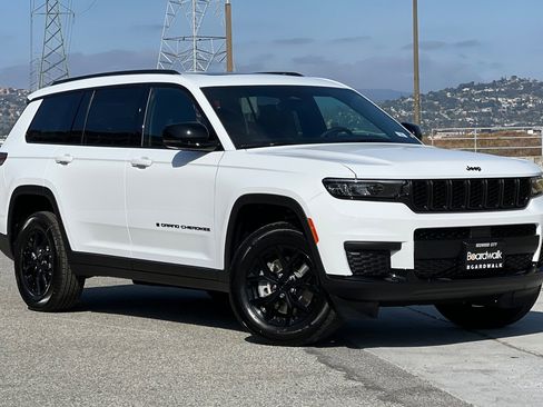 New 2025 Jeep Grand Cherokee L Altitude image 2