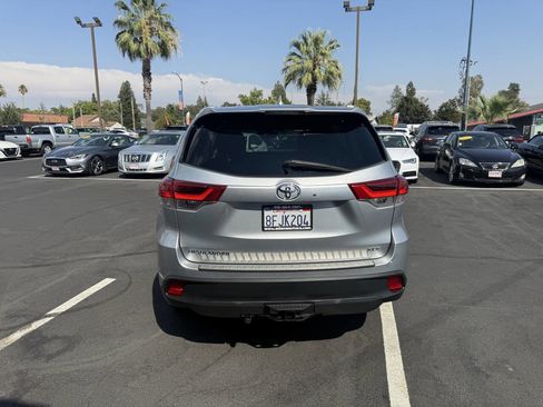 Used 2018 Toyota Highlander XLE image 4
