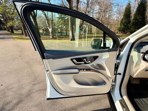 Used 2023 Mercedes-Benz EQS 580 4MATIC SUV w/ Acoustic Comfort Package image 54
