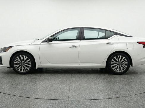 Used 2025 Nissan Altima 2.5 SV FWD image 5