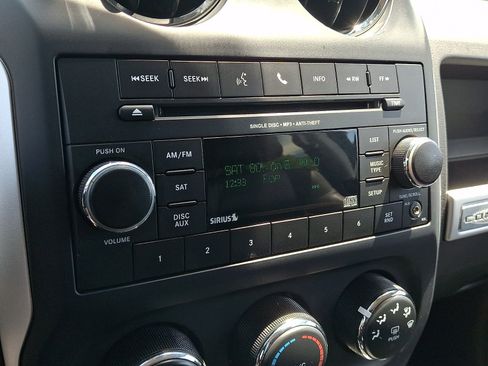 Used 2017 Jeep Compass Latitude AWD/4WD image 17