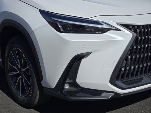 Used 2025 Lexus NX 250 FWD w/ Accessory Package (Z1) image 9