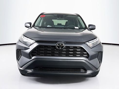 Used 2025 Toyota RAV4 XLE AWD/4WD image 2