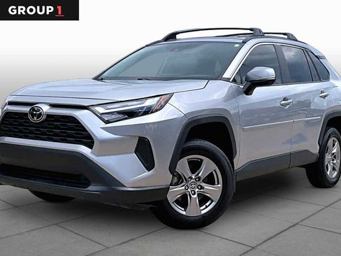 Used 2025 Toyota RAV4 XLE w/ Convenience Package FWD image 1