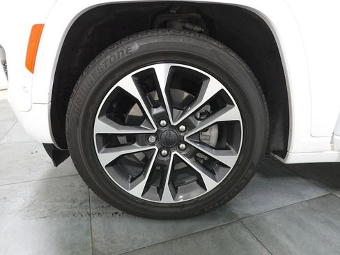 Used 2022 Jeep Grand Cherokee Overland AWD/4WD image 35