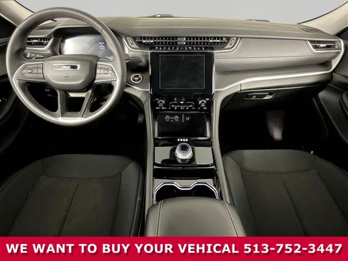 Used 2023 Jeep Grand Cherokee Laredo AWD/4WD image 7