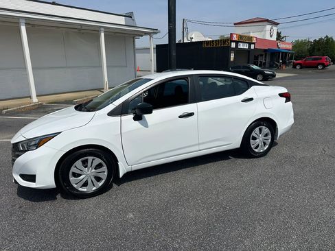 Used 2025 Nissan Versa S w/ Trunk Package image 4