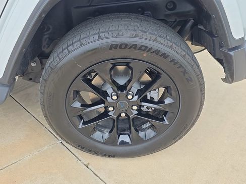 Used 2025 Jeep Wrangler Unlimited Sahara AWD/4WD image 33