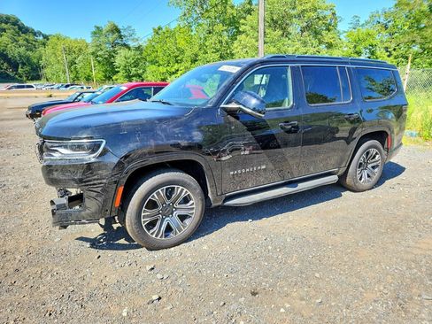 Used 2025 Jeep Wagoneer Series II AWD/4WD image 2