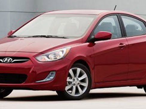 Used 2012 Hyundai Accent GLS image 1