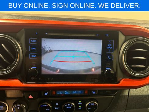Used 2016 Toyota Tacoma TRD Sport AWD/4WD image 11