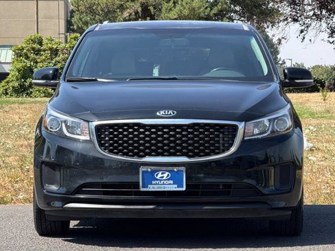 Used 2018 Kia Sedona LX w/ LX Essentials Premium Package FWD image 8