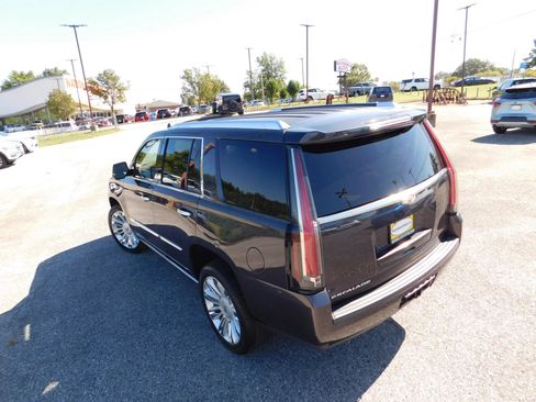Used 2016 Cadillac Escalade Platinum AWD/4WD image 7