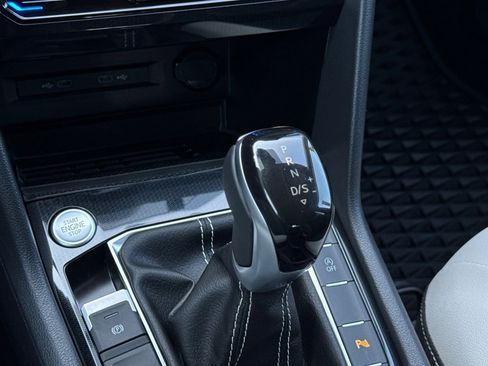 New 2025 Volkswagen Taos SE image 19