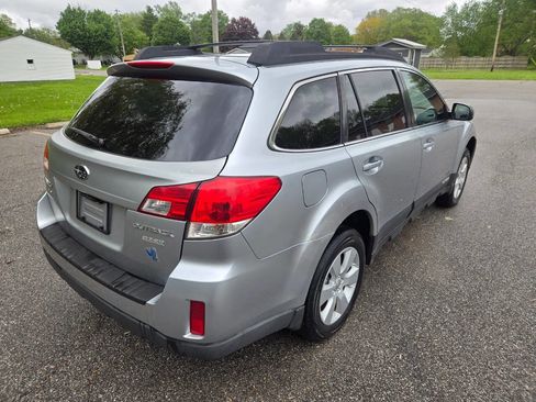 Used 2012 Subaru Outback 2.5i Premium w/ All-Weather Pkg AWD/4WD image 11
