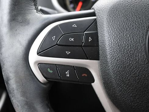 Used 2018 Jeep Cherokee Latitude Plus w/ Cold Weather Group AWD/4WD image 25