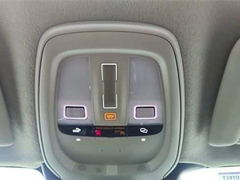 Used 2024 Volvo XC40 B5 Plus image 57