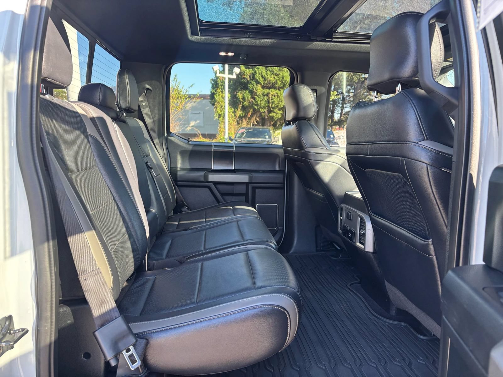 Used 2017 Ford F150 Raptor w/ Equipment Group 802A Luxury AWD/4WD image 22