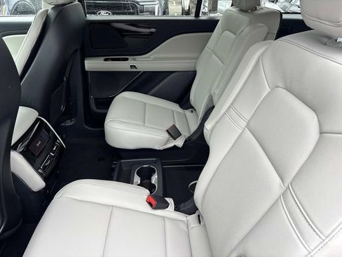 New 2026 Lincoln Aviator AWD w/ Jet Appearance Package image 18