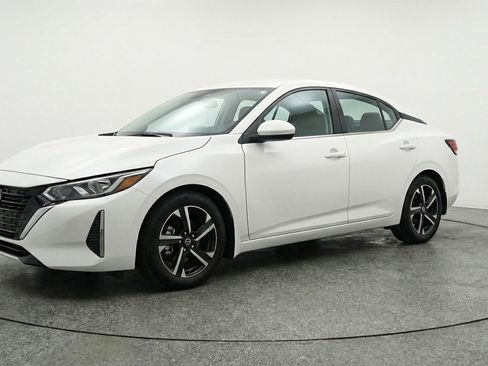 Used 2025 Nissan Sentra SV image 3