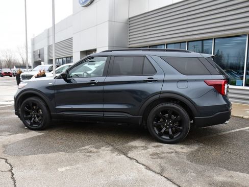 Used 2023 Ford Explorer ST-Line image 3
