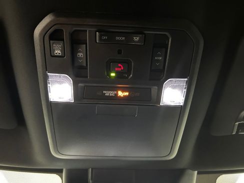 Used 2025 Toyota Tundra Limited AWD/4WD image 29