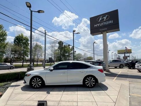 Used 2022 Honda Civic EX image 3