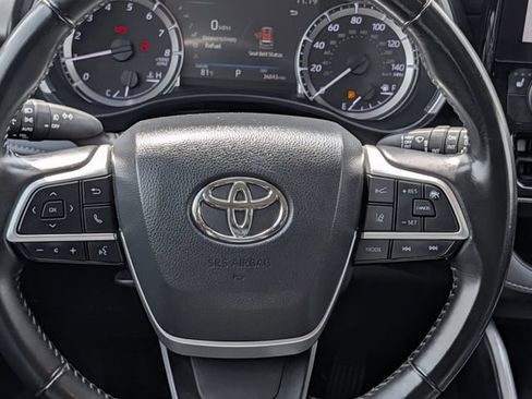 Used 2023 Toyota Highlander XLE AWD/4WD image 12