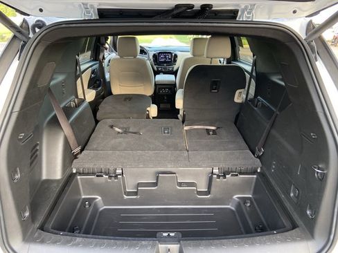Used 2023 Chevrolet Traverse LT w/ LPO, Cargo Package AWD/4WD image 42