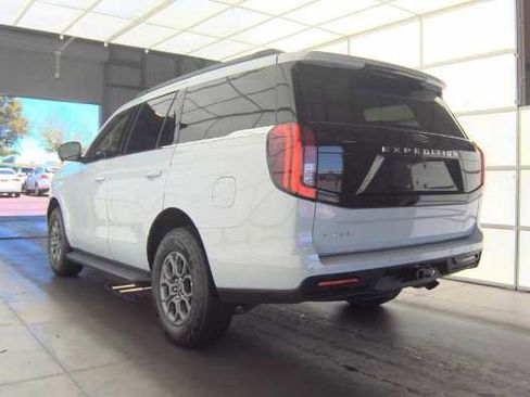 Used 2025 Ford Expedition Active RWD image 5
