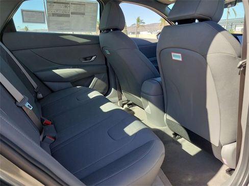 New 2025 Hyundai Elantra SE image 18