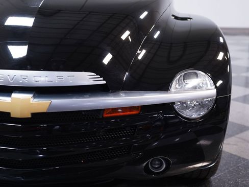 Used 2005 Chevrolet SSR w/ Preferred Equipment Group image 19