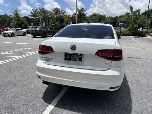 Used 2017 Volkswagen Jetta SE FWD image 25