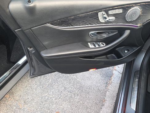 Used 2017 Mercedes-Benz E 300 4MATIC image 12