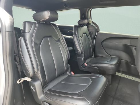Used 2025 Chrysler Pacifica Select FWD image 33
