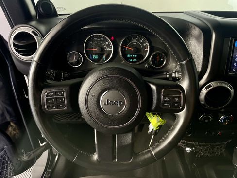 Used 2014 Jeep Wrangler Unlimited Sahara w/ Connectivity Group AWD/4WD image 13