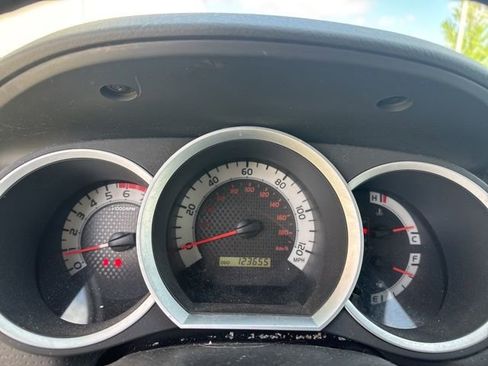 Used 2015 Toyota Tacoma 4x4 Access Cab w/ Convenience Package image 12