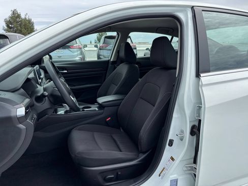 Used 2025 Nissan Altima 2.5 SV FWD image 26