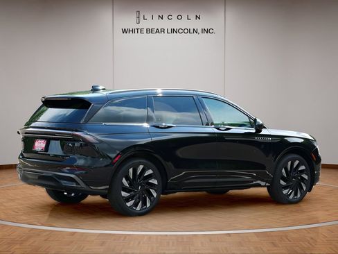 Used 2024 Lincoln Nautilus Reserve w/ Equipment Group 202A AWD/4WD image 5