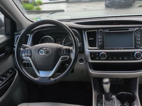 Used 2017 Toyota Highlander XLE image 10