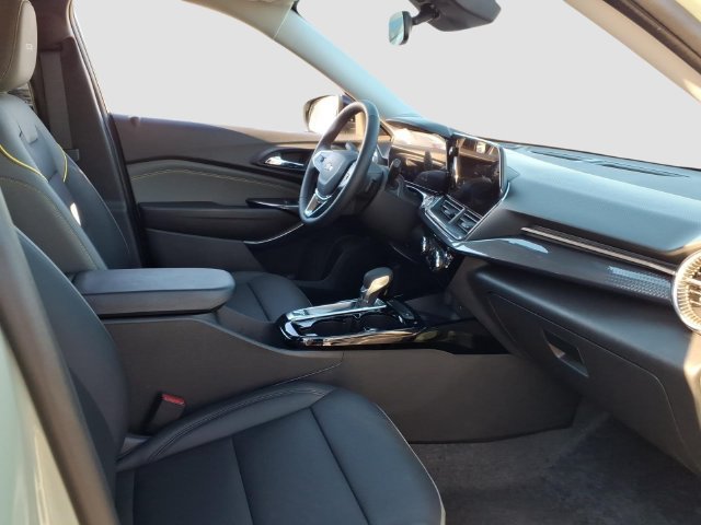 Used 2026 Chevrolet Trax ACTIV w/ Sunroof Package FWD image 19